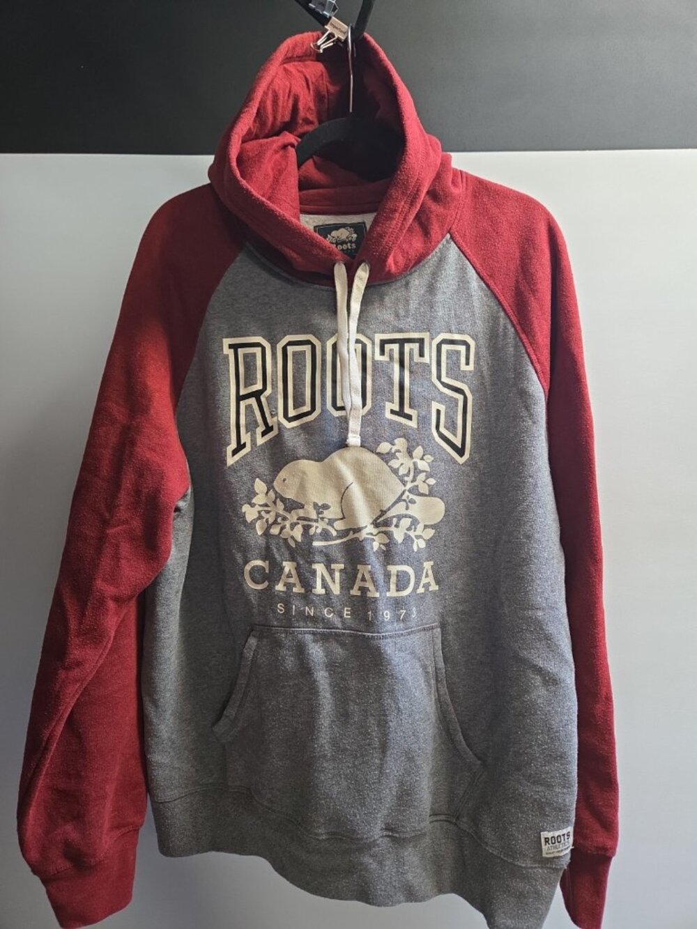 Roots Canada Hoodie Sweatshirt Adult Extra Large XL Red Gray Hooded Pullover